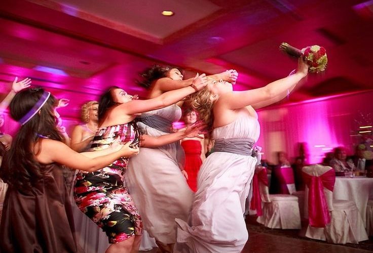 bouquet toss