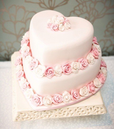 heart shaped wedding cakes pictures