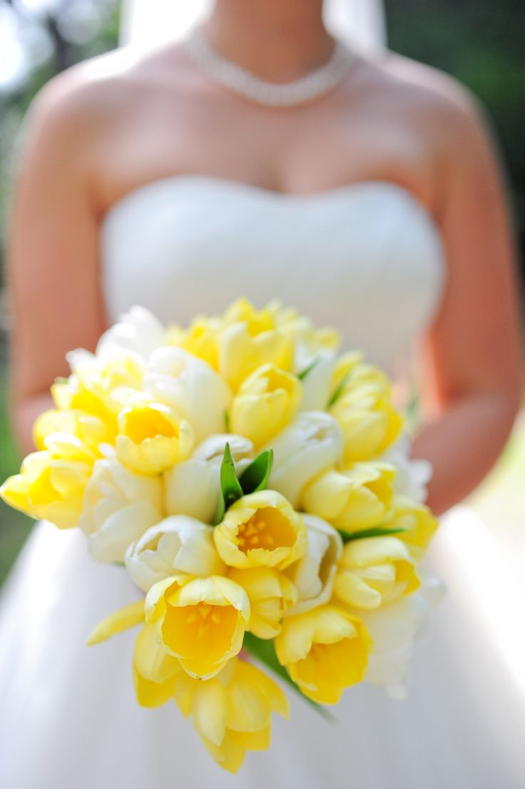 httpswedding blogwedding flowersspring wedding tulip bouquets here are our favorites