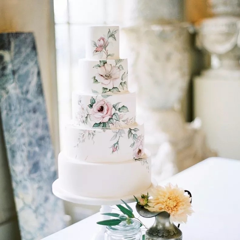 Hand painted wedding cake with beautiful flowers