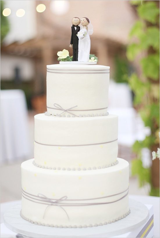 Simple Doesn t Mean  Boring These Elegant Wedding  Cakes  