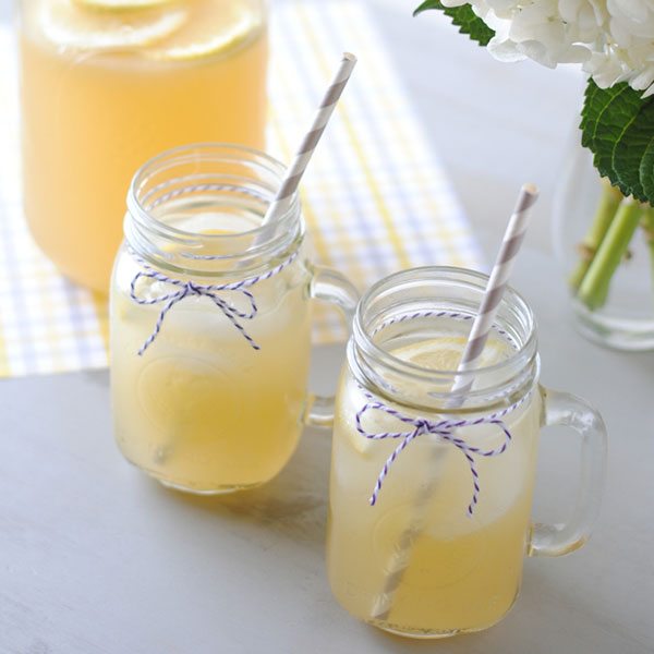 wedding-signature-cocktail-lavender-lemonade