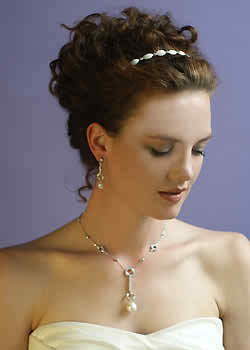 Have a Cinderella wedding hairstyle and a beautiful wedding tiara 