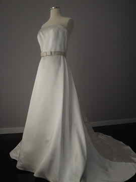 Strapless wedding dress 