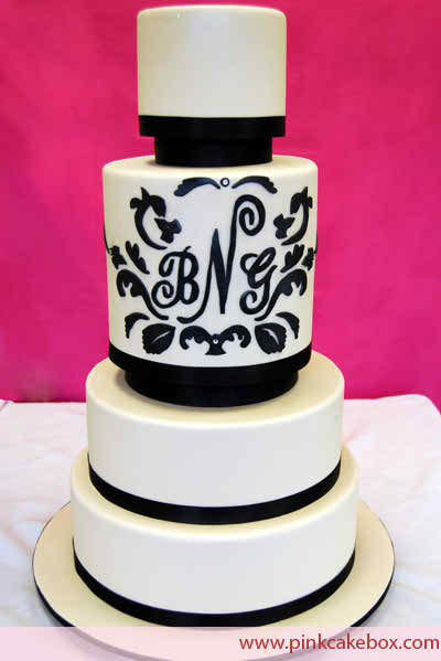 The magic of the black and white wedding cakes