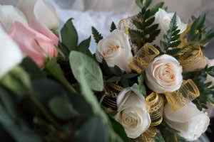 vintage-wedding-floral-arrangements-and-cakes2
