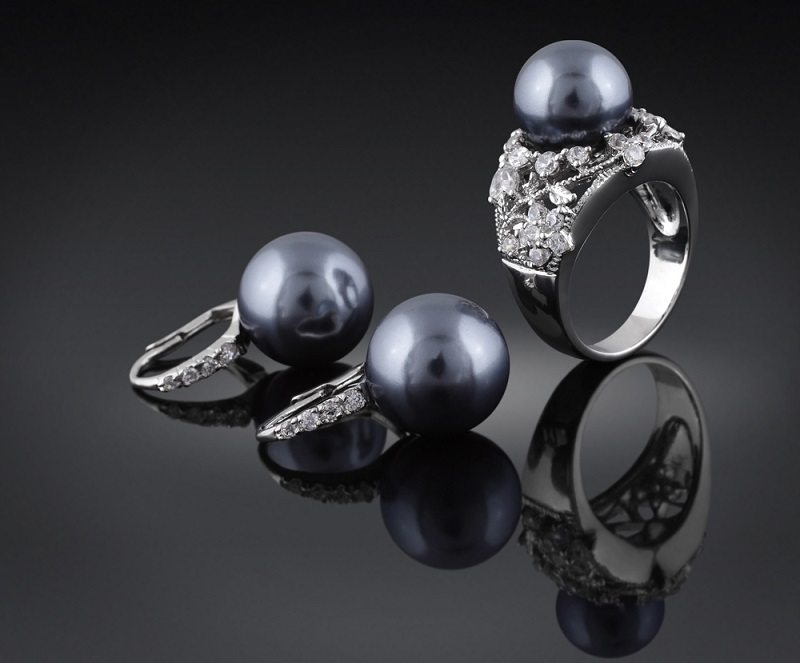 jewelry with black pearl and diamond