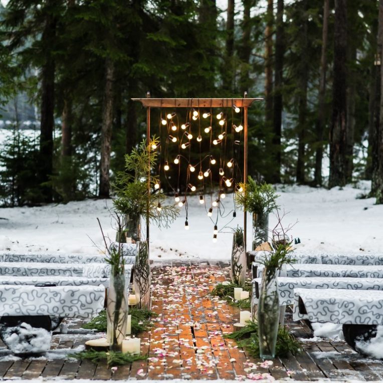 Winter Wedding Gift Ideas [2020 Edition]