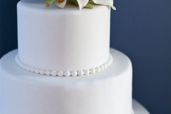 Photo of white traditional wedding cake