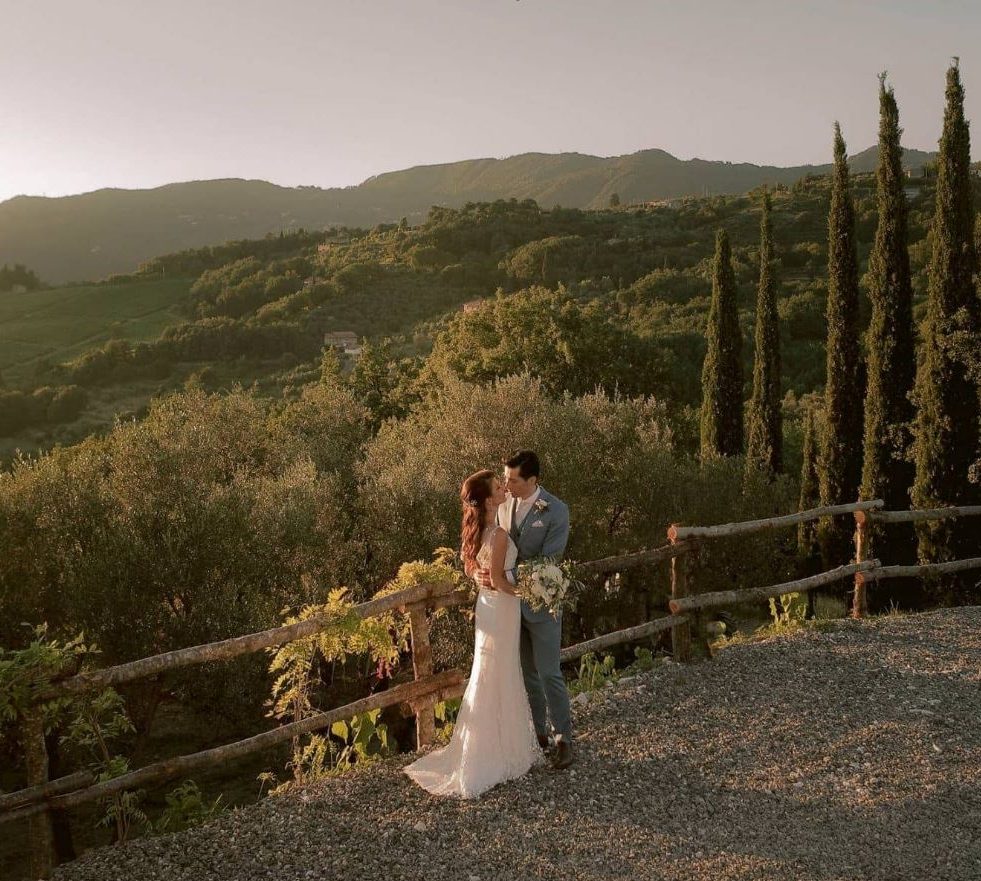 Wedding photo with Tuscany panoramic view